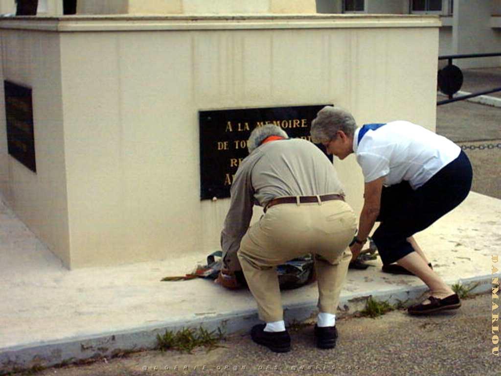 SCOUTS D ORANIE NIMES 2007 03 DEPOT DE LA GERBE.JPG